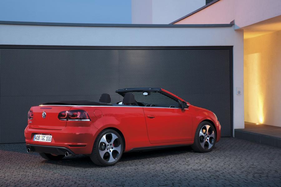  Volkswagen Golf GTi Cabrio 2012 года  (фото 26 из 61)